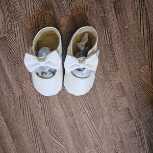 Elegant White Bow Kids Shoes 12 To 18 Months